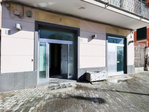 negozio in affitto a Salerno in zona Centro Città
