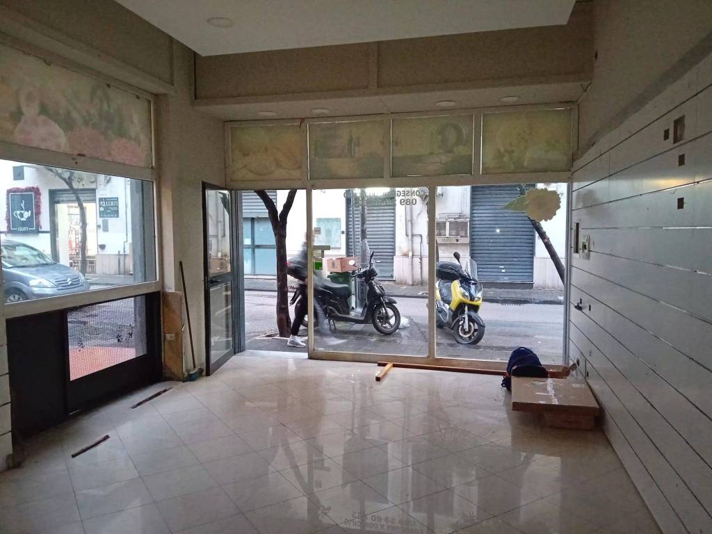 negozio in affitto a Salerno in zona Ogliara