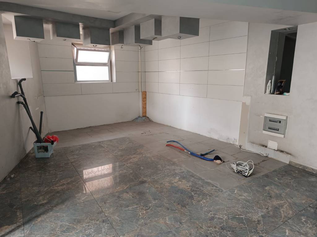 negozio in affitto a Salerno in zona Centro Città