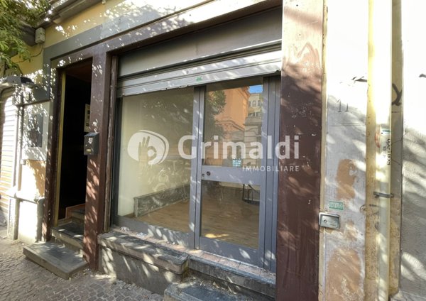 negozio in affitto a Salerno in zona Centro Città