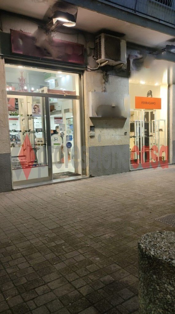 negozio in affitto a Salerno in zona Mercatello