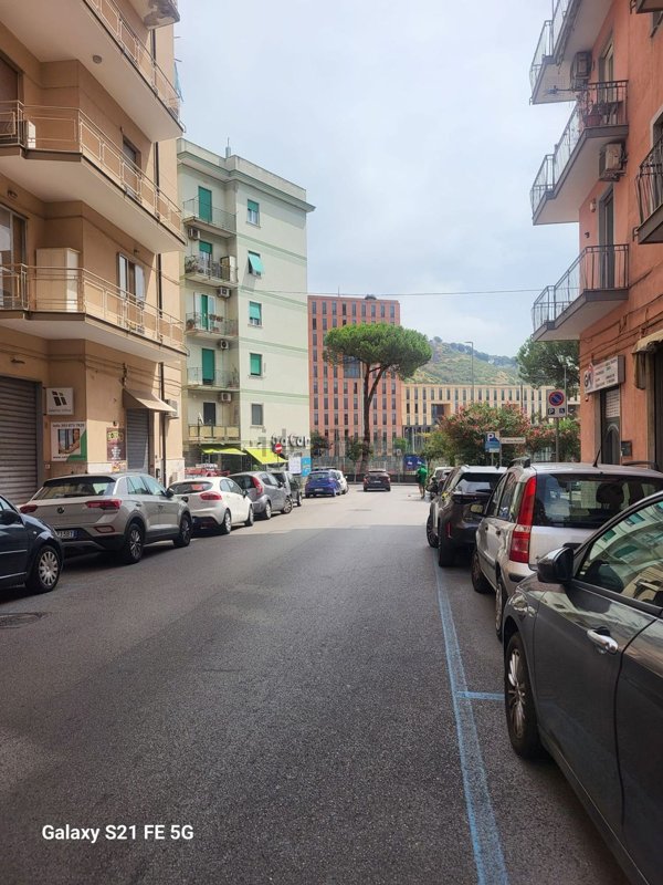 locale commerciale in affitto a Salerno
