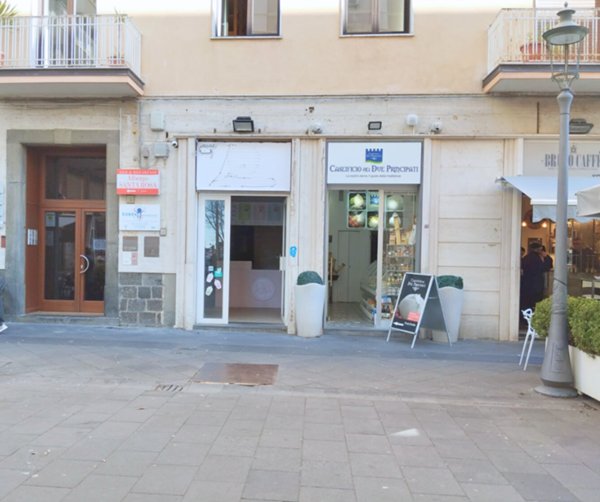 locale commerciale in affitto a Salerno in zona Centro Città