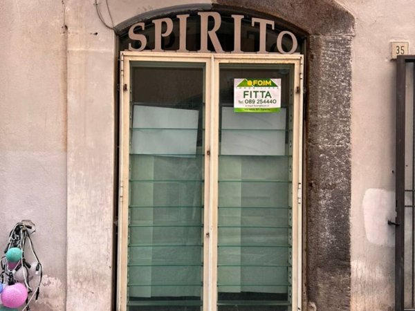 negozio in affitto a Salerno in zona Centro Città