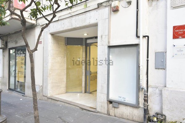 locale commerciale in affitto a Salerno