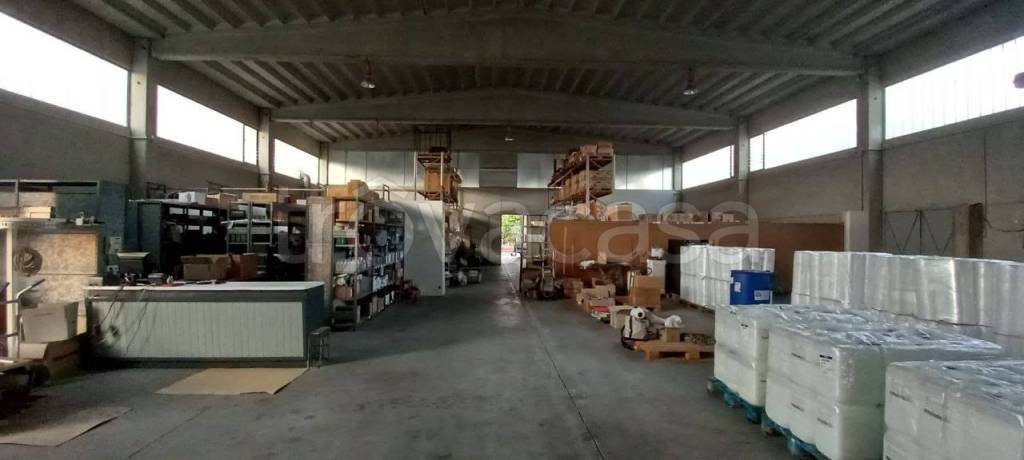 locale commerciale in affitto a Salerno in zona San Leonardo