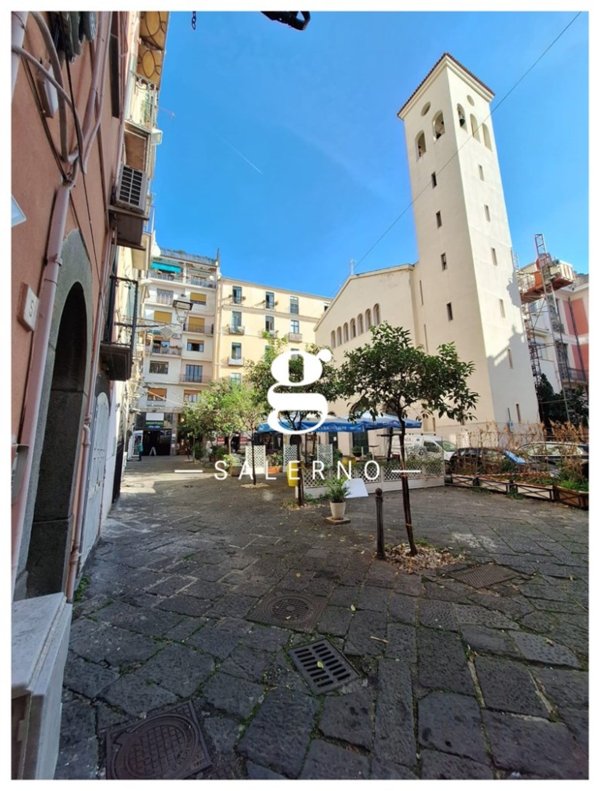 negozio in affitto a Salerno in zona Centro Città