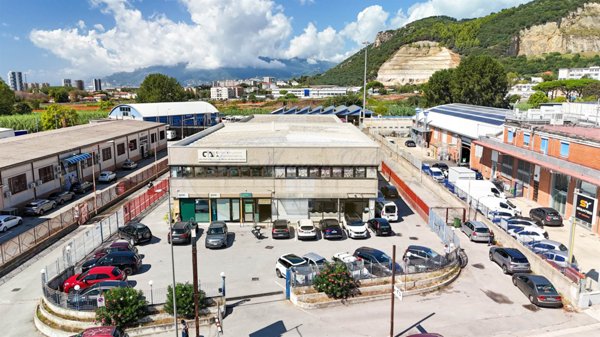 locale commerciale in affitto a Salerno in zona Zona Industriale