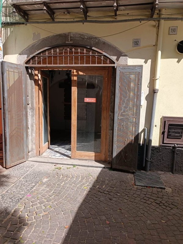 locale commerciale in affitto a Salerno in zona Centro Città