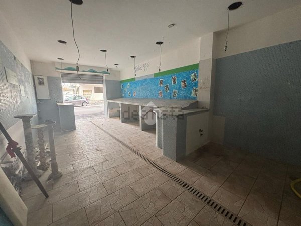 locale commerciale in affitto a Salerno in zona Pastena