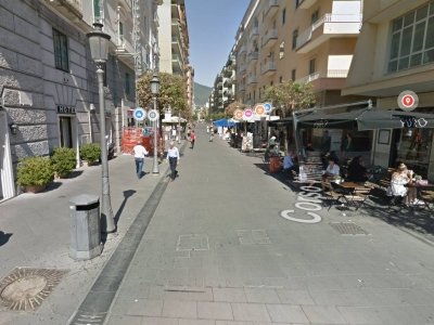 negozio in affitto a Salerno in zona Centro Città