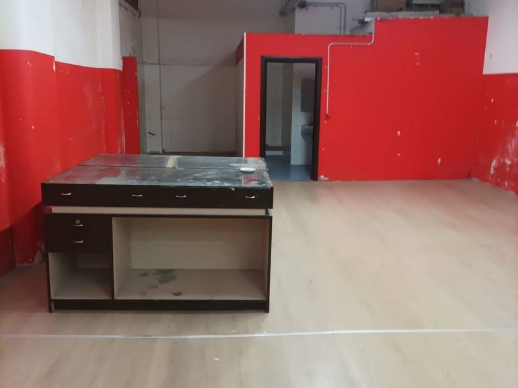 negozio in affitto a Salerno