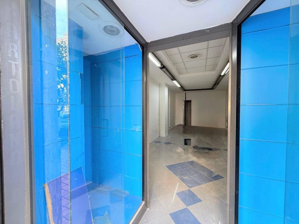 negozio in affitto a Salerno in zona Irno