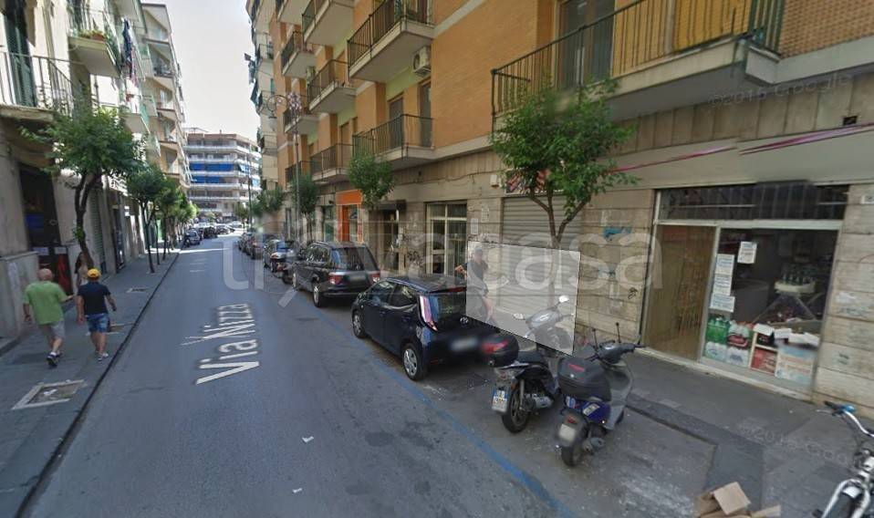 negozio in affitto a Salerno in zona Irno