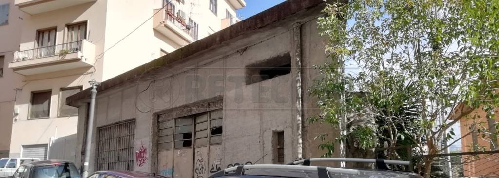 negozio in affitto a Salerno in zona Centro Città