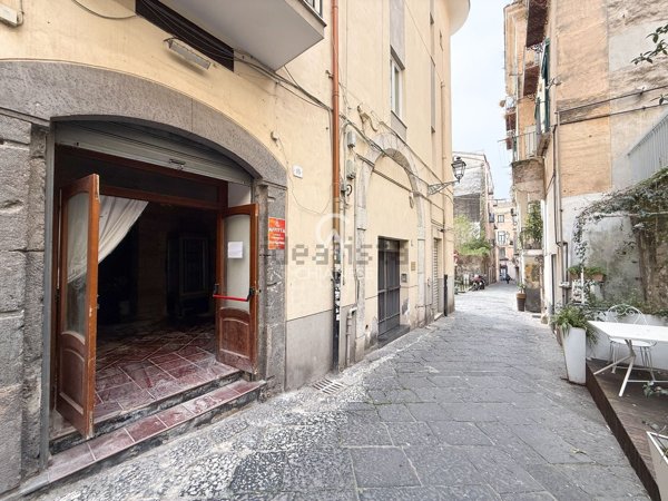 locale commerciale in affitto a Salerno in zona Centro Città