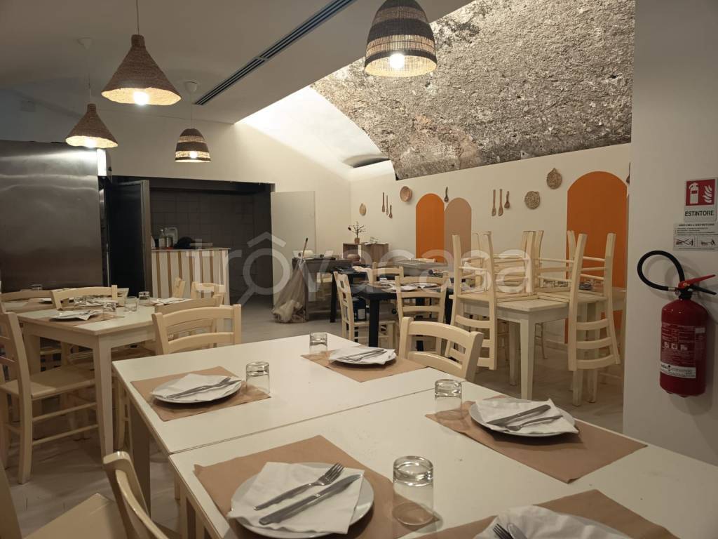 negozio in affitto a Salerno in zona Centro Città