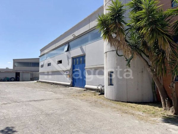 locale commerciale in affitto a Salerno in zona Zona Industriale