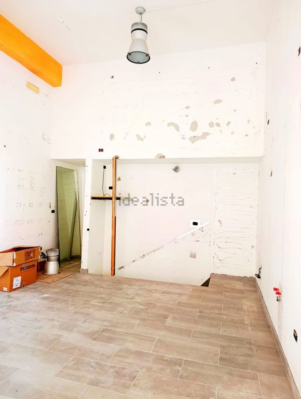 locale commerciale in affitto a Salerno in zona Torrione
