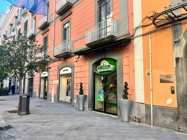 negozio in affitto a Salerno in zona Centro Città