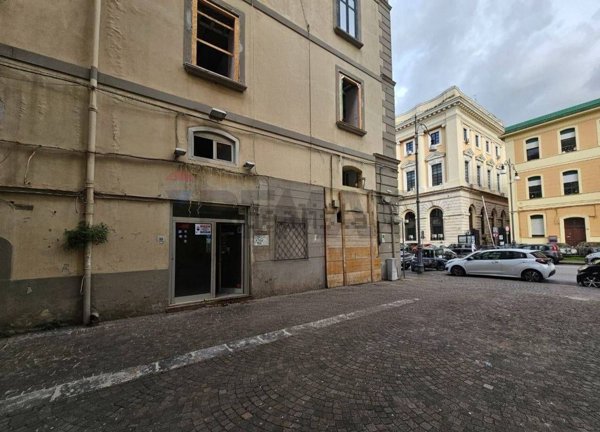 locale commerciale in affitto a Salerno