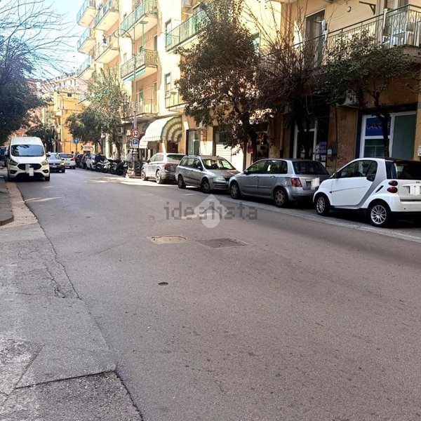 locale commerciale in affitto a Salerno in zona Torrione