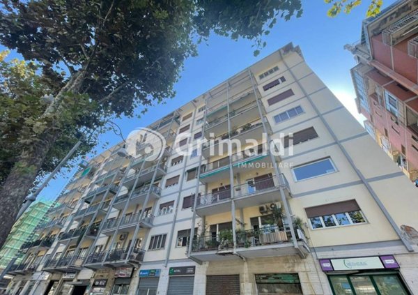 negozio in affitto a Salerno in zona Centro Città