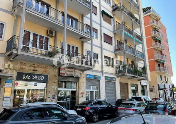locale commerciale in affitto a Salerno