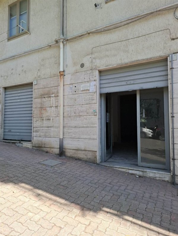 negozio in affitto a Salerno