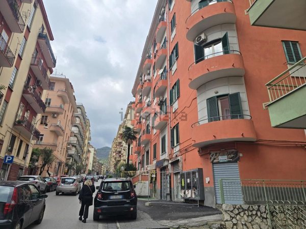 locale commerciale in affitto a Salerno