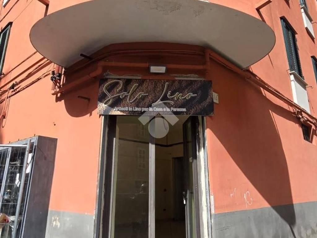 negozio in affitto a Salerno