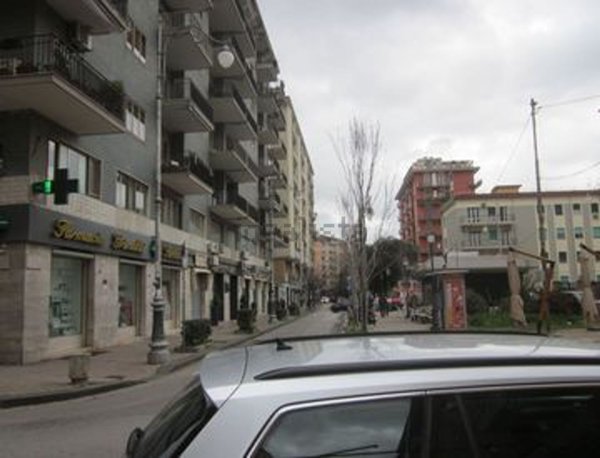 locale commerciale in affitto a Salerno