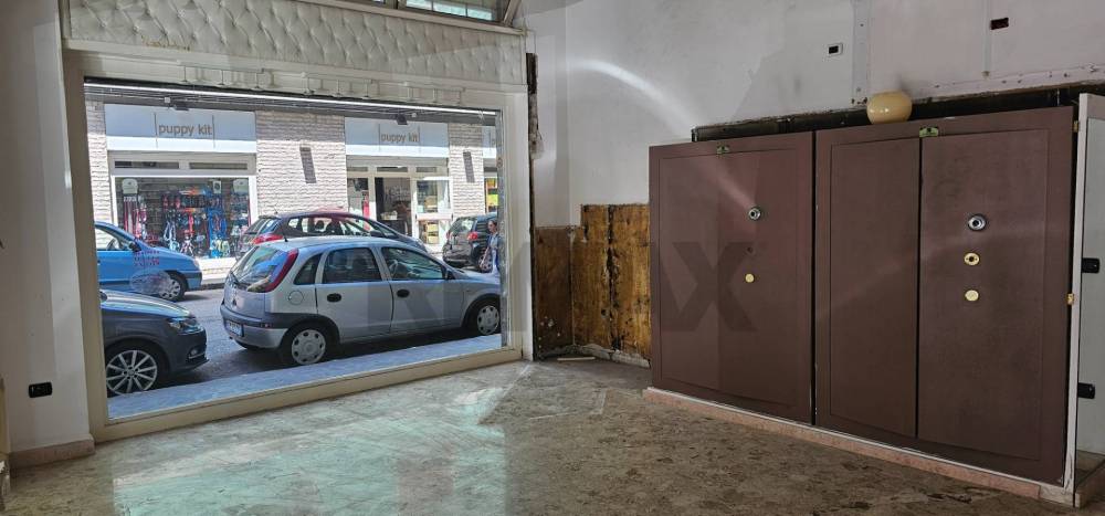 locale commerciale in affitto a Salerno in zona Pastena