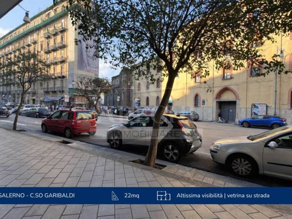 negozio in affitto a Salerno in zona Centro Città