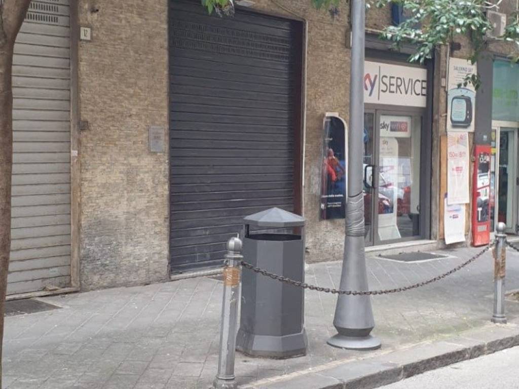 negozio in affitto a Salerno in zona Centro Città