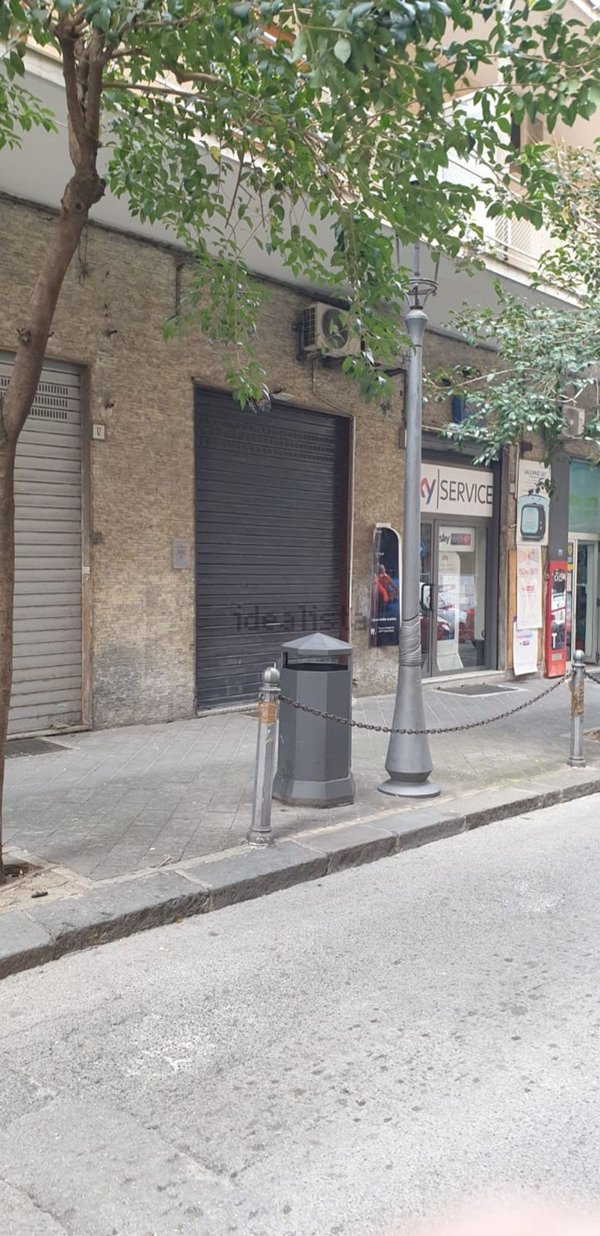 locale commerciale in affitto a Salerno
