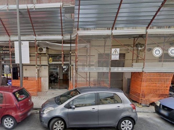 negozio in affitto a Salerno in zona Torrione