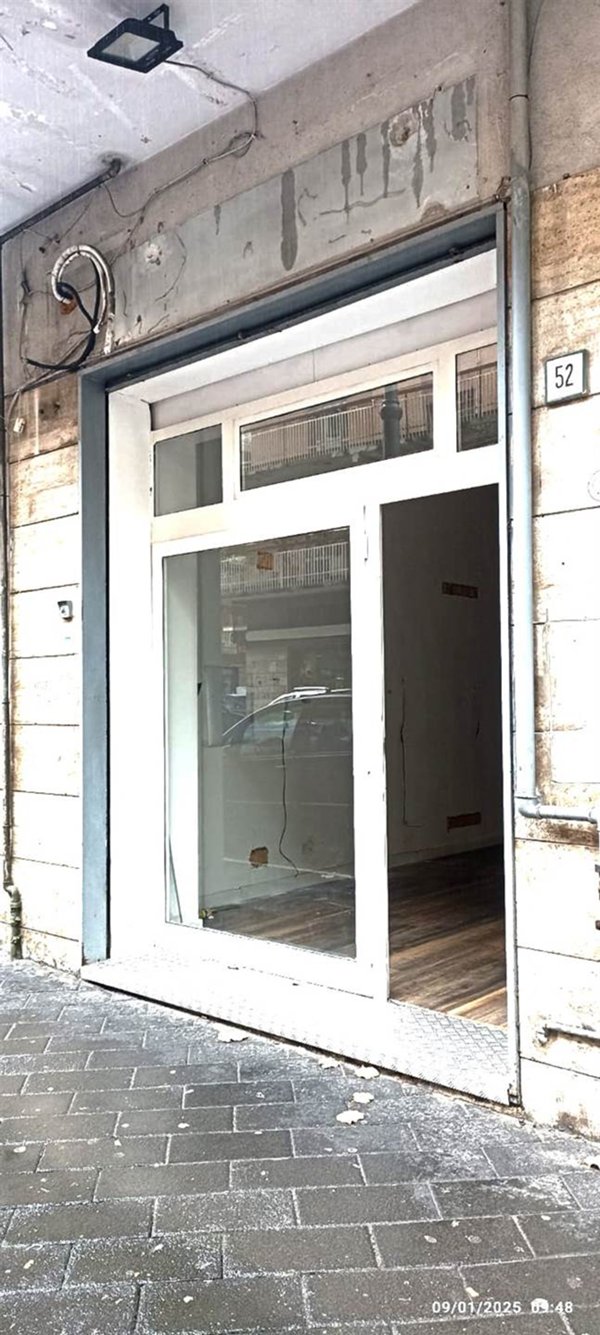 negozio in affitto a Salerno in zona Pastena