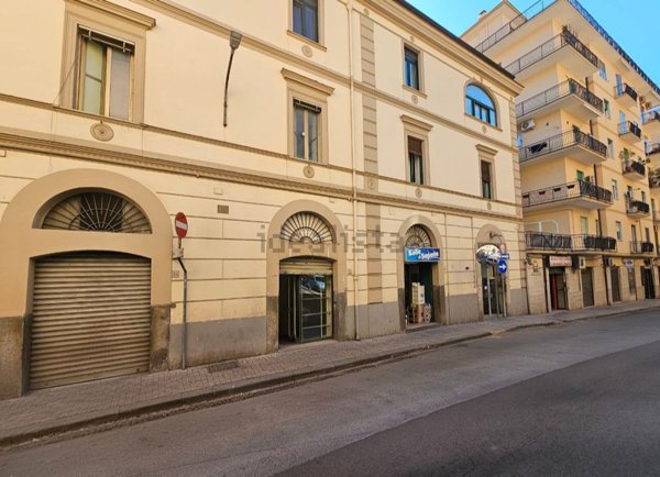 locale commerciale in affitto a Salerno