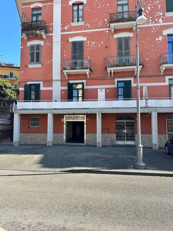 locale commerciale in affitto a Salerno in zona Centro Città
