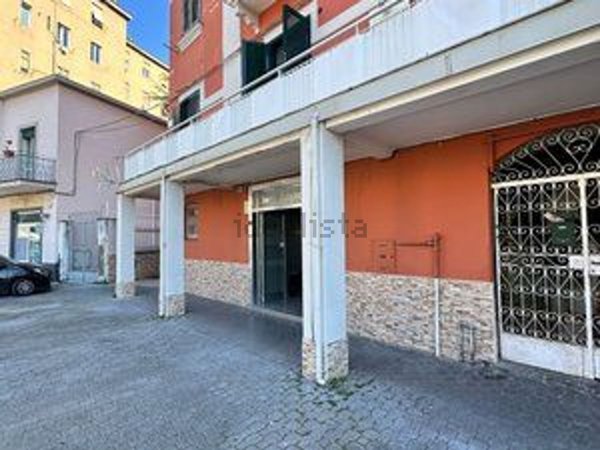 locale commerciale in affitto a Salerno in zona Centro Città