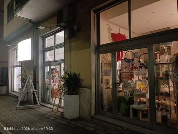 negozio in affitto a Salerno