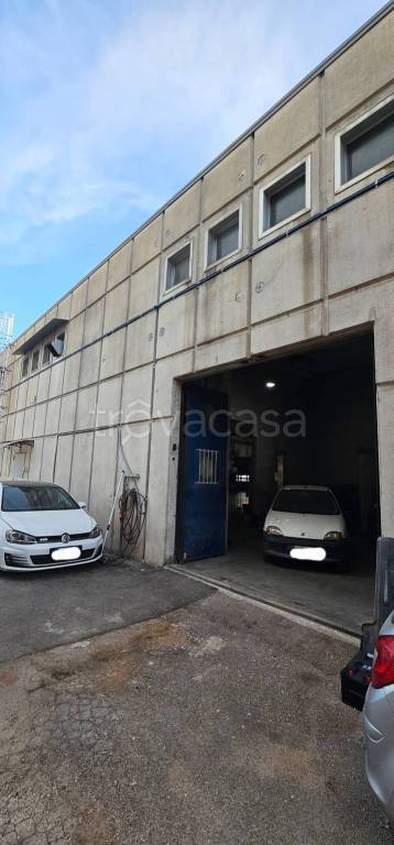 locale commerciale in affitto a Salerno in zona Zona Industriale