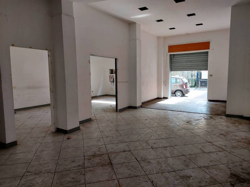 negozio in affitto a Salerno in zona Irno