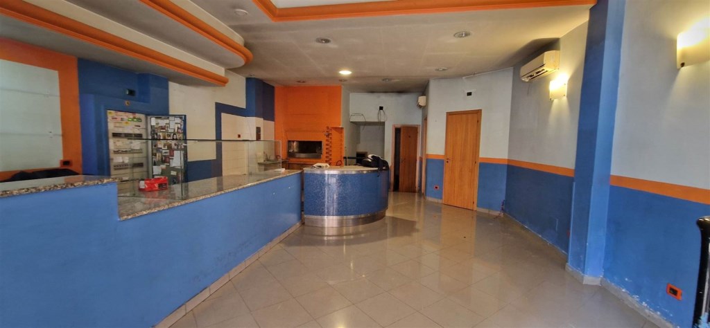 negozio in affitto a Salerno