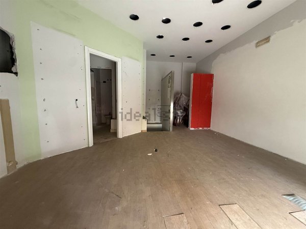 locale commerciale in affitto a Salerno