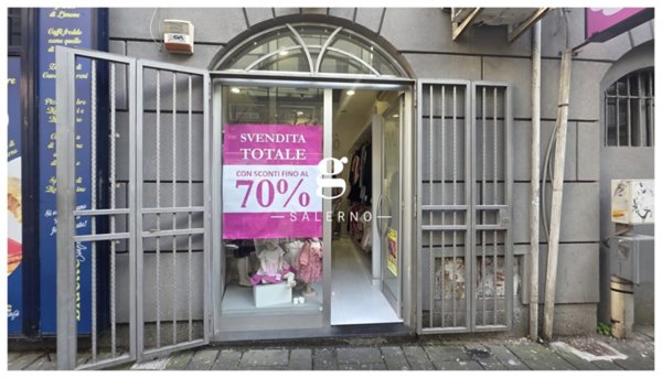 negozio in affitto a Salerno in zona Centro Città