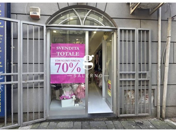 negozio in affitto a Salerno in zona Centro Città