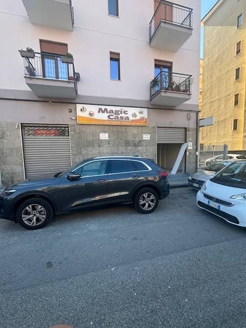 negozio in affitto a Salerno in zona Torrione