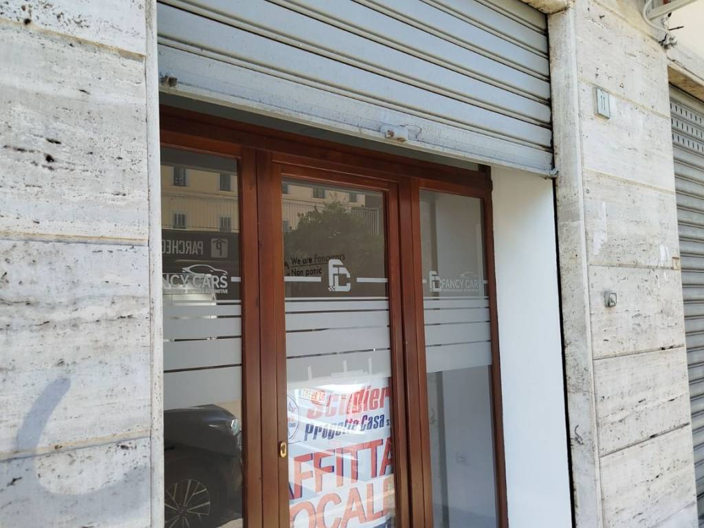 negozio in affitto a Salerno in zona Centro Città